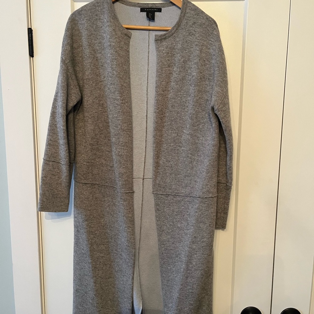 Tahari Heather Gray Knit Top